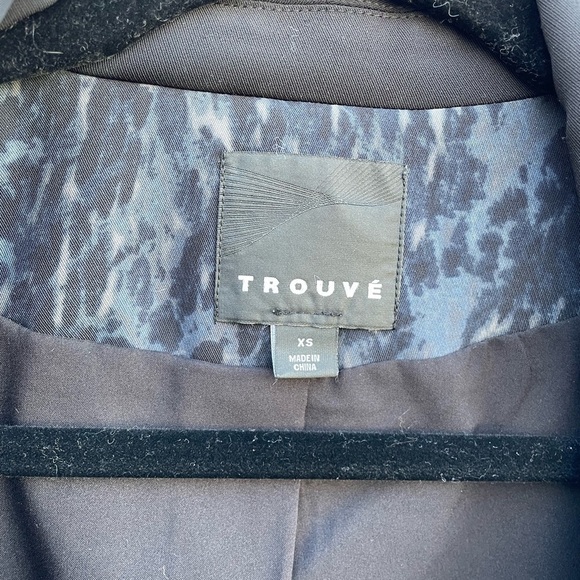 Trouve Snow Leopard Fitted Open Front Structured Black Business Casual Blazer - Picture 2 of 6